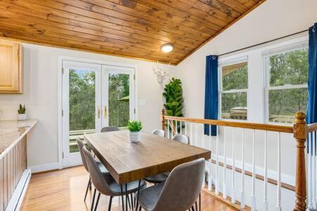 Harpers Ferry Cabin Hot Tub, Deck, Fire Pit, Wifi Экстерьер фото
