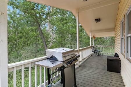 Harpers Ferry Cabin Hot Tub, Deck, Fire Pit, Wifi Экстерьер фото