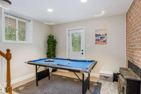 Harpers Ferry Cabin Hot Tub, Deck, Fire Pit, Wifi Экстерьер фото