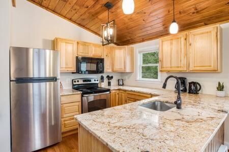 Harpers Ferry Cabin Hot Tub, Deck, Fire Pit, Wifi Экстерьер фото